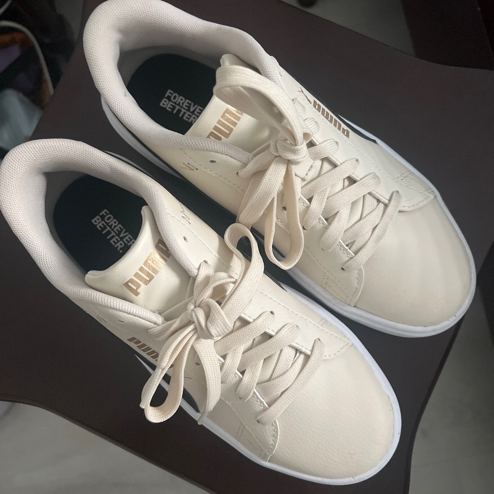 Size 7.5 Puma Sneakers